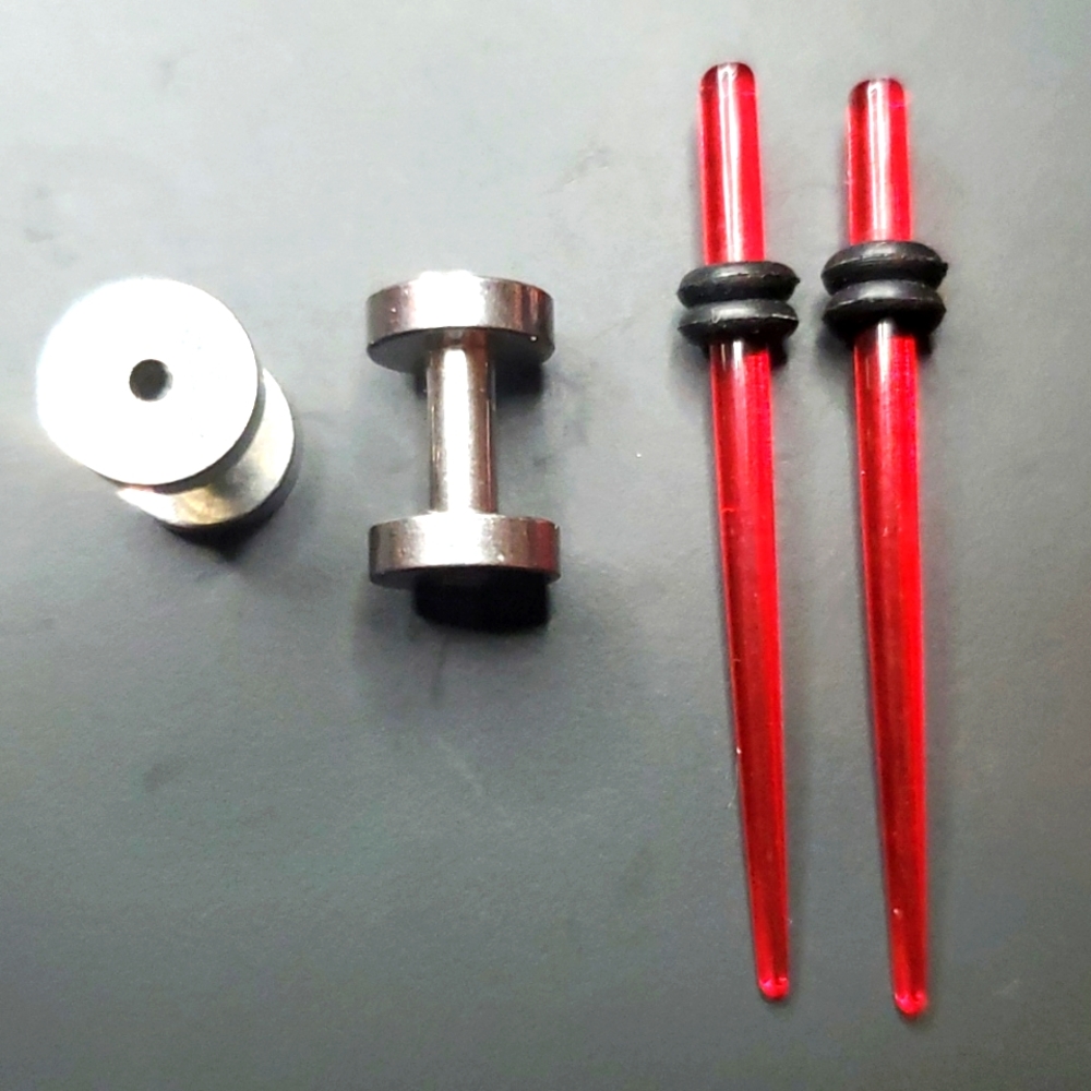 Tapers red Translucent, ear plugs stainless steel  body piercing  12 ga…